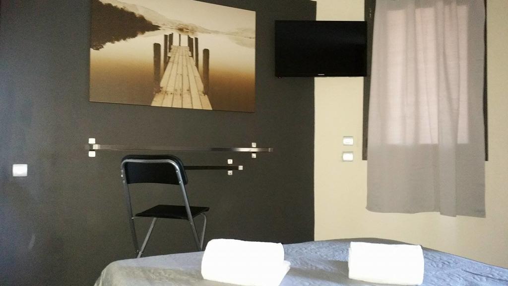 Hotel Paradise Vitrolles (Bouches-du-Rhone) Quarto foto